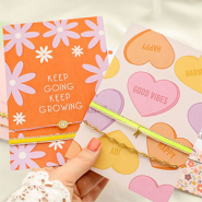 Sets d'inspiration Inspiration avec des rubans colorés et des cartes à bijoux créées par nos designers