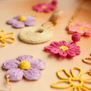 Nouveau Découvrez les nouveaux pendentifs en raphia