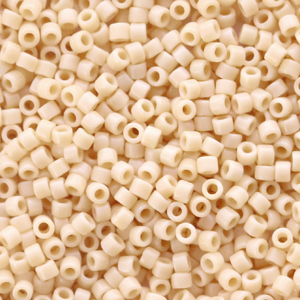Perles Miyuki delicas 11/0 Opaque matte antique beige DB-353