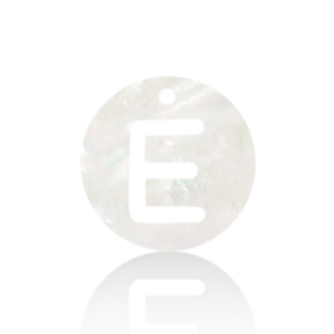 Pendentifs coquillage specials lettre E Blanc (couleur naturelle)