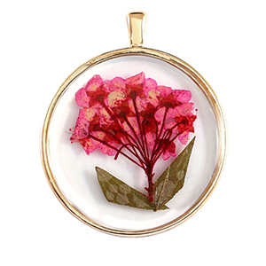 Pendentifs avec fleurs s&eacute;ch&eacute;es Dor&eacute;-rose vert