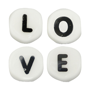 Perles lettres en c&eacute;ramique - LOVE Blanc-noir