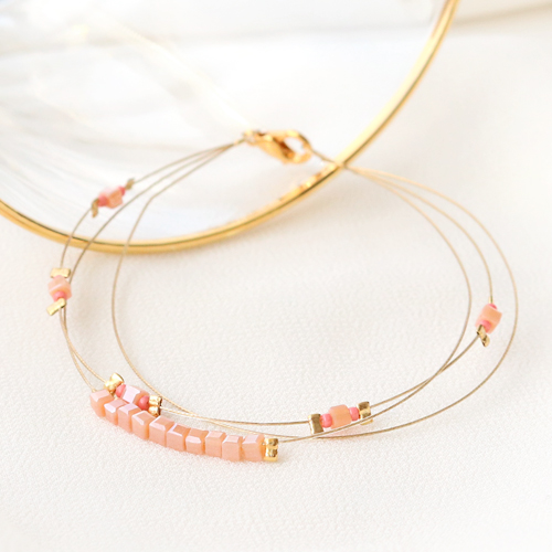 Bracelets et boucles d&rsquo;oreilles &eacute;l&eacute;gants avec les nouvelles perles &agrave; facettes cubes