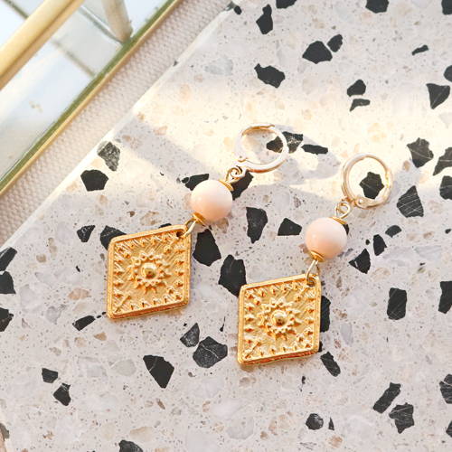 Fabriquez des colliers et des boucles d&rsquo;oreilles boh&egrave;mes avec des perles en verre