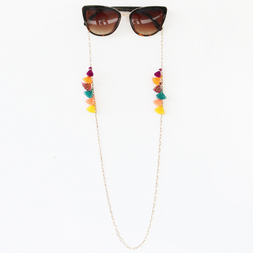 Vous pouvez confectionner ces bijoux avec notre toute nouvelle collection de pompons : 