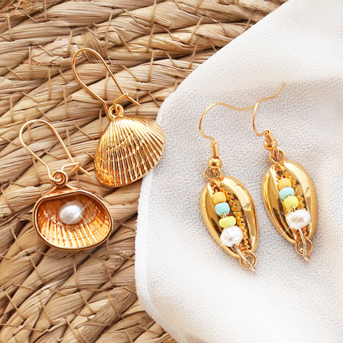 Vous pouvez confectionner ces bijoux avec le tr&egrave;s populaire m&eacute;tal DQ :