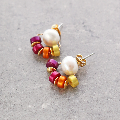 Vous allez pouvoir confectionner ceci avec la toute nouvelle collection de perles Polaris rondelles Heishi :