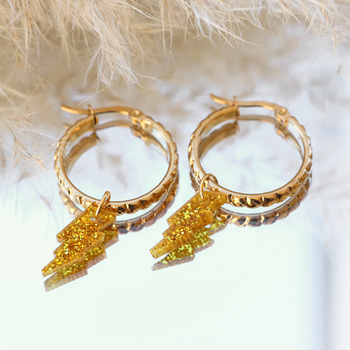 Voici comment confectionner des boucles d&rsquo;oreilles et des bracelets avec des breloques Plexx :