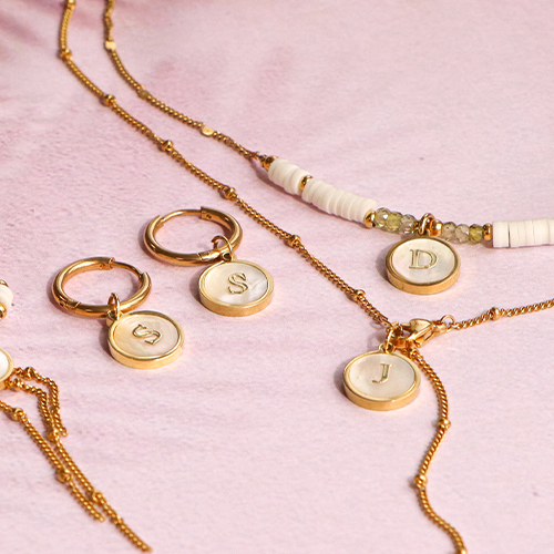 Cr&eacute;ez des bijoux personnels avec des pendentifs en acier inox et nacre