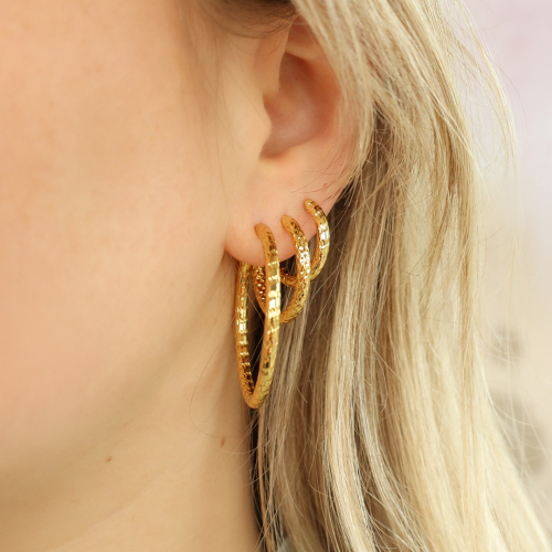 Lancez-vous avec les boucles d'oreilles cr&eacute;oles en acier inoxydable et les boucles d'oreilles en acier inoxydable avec des cha&icirc;nes