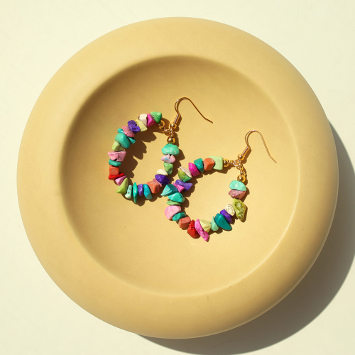 Cr&eacute;ation de bijoux avec les perles en verre chips