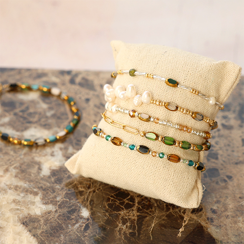 Cr&eacute;ez de magnifiques bijoux avec les perles en verre &agrave; bord dor&eacute;