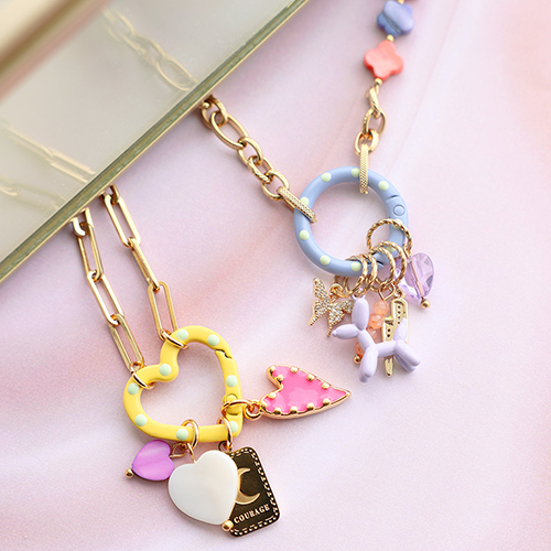 Comment cr&eacute;er des colliers, des bracelets et des porte-cl&eacute;s originaux? 