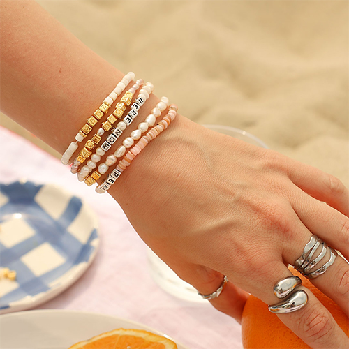 Personnalisez votre collection avec des perles lettres en m&eacute;tal DQ