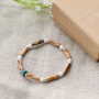 Lancez-vous avec les perles en bois et confectionnez de superbes bracelets
