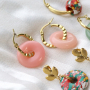 Confectionnez facilement et rapidement ces magnifiques boucles d&rsquo;oreilles et bracelets avec les pendentifs disques et les perles &agrave; facettes en pierre naturelle !    