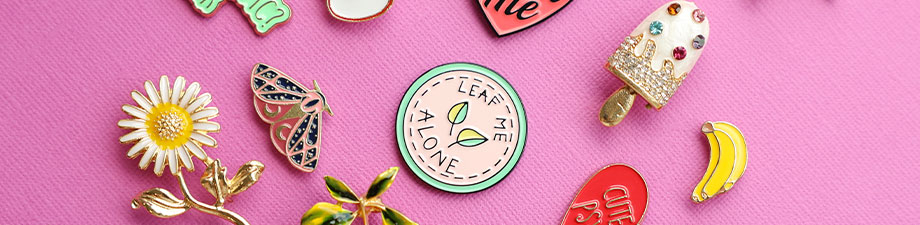 Nouvelle collection color&eacute;e de broches et pins