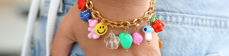 Nouvelle collection de perles en acrylique: d&eacute;s et c&oelig;urs