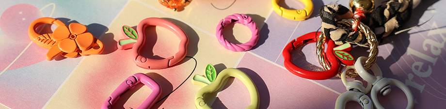 Appr&ecirc;ts de porte-cl&eacute;s color&eacute;s incontournables