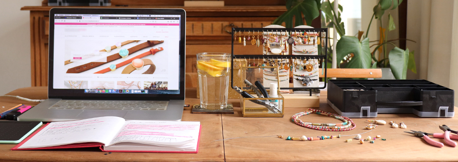 Travailler à domicile et vendre via les réseaux sociaux afbeelding